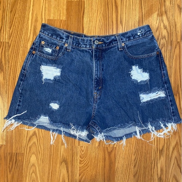 Levi’s Custom Vintage 560 Distressed Denim Shorts - Picture 2 of 4